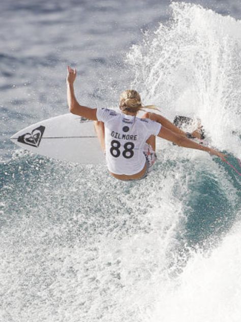 Stephanie Gilmore (AUS) at the Roxy Pro Gold Coast Snapper Rocks 2016 Australia Roxy Brand and lifestyle www.roxy.com @Roxy By Roxy Stephanie Gilmore, Hot Surfers, Train Insane Or Remain The Same, Surf Aesthetic, Pro Surfers, Surf Vibes, Surfing Pictures, Surf Poster, Roxy Surf