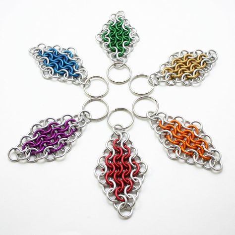 Similar to the keychain I made a while back, this dragon is an improvement on the original design, using more than a couple of different weaves. Not only is it bigger, but its far more flexible as ... Diy Chainmail, Chain Armor, Washer Jewelry, Jump Ring Jewelry, Scale Mail, Wire Diy, Chainmail Jewelry, Rainbow Loom Bracelets, Chain Maille Jewelry