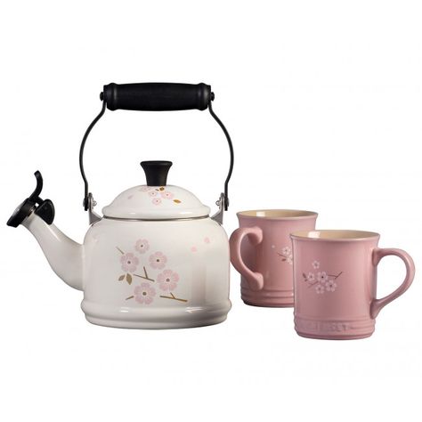 Sakura Kettle and Mugs Set Le Creuset Cookware, Whistling Tea Kettle, Tea Kettles, Kitchen Ware, Fruit Tea, Cast Iron Cookware, Dinner Is Served, Kitchen Cookware, Best Tea