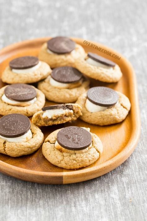 S'mores Gelt Cookies: your favorite treat turned into a hanukkah cookie! Gelt Cookies, Yule Cookies, Hanukkah 2023, Hanukkah Treats, Chanukah Recipes, Hanukkah Desserts, Hannukah Recipes, Hanukkah Recipes, Chag Sameach