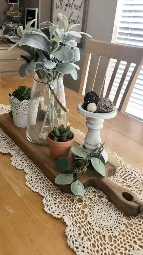 Dining Table Decor Centerpiece, Table Centerpiece Ideas, Farmhouse Table Centerpieces, Table Centerpieces For Home, Kitchen Table Centerpiece, Dining Room Centerpiece, Dining Room Table Centerpieces, Tafel Decor, Dining Room Table Decor