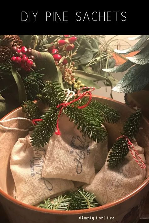 Christmas Sachets Diy, Lavender Christmas, Potpourri Sachets, Drawer Sachets, Easy Fall Wreaths, Diy Scent, Cone Crafts, Diy Pinecone, Homemade Bath