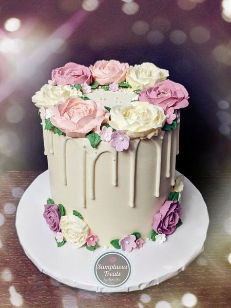 White Cake With Pink Flowers, Floral Drip Cake, Floral Buttercream Cake, Drop Cake, Buttercream Roses, Chocolate Drip Cake, White Cakes, Flower Cakes, Cake Flower