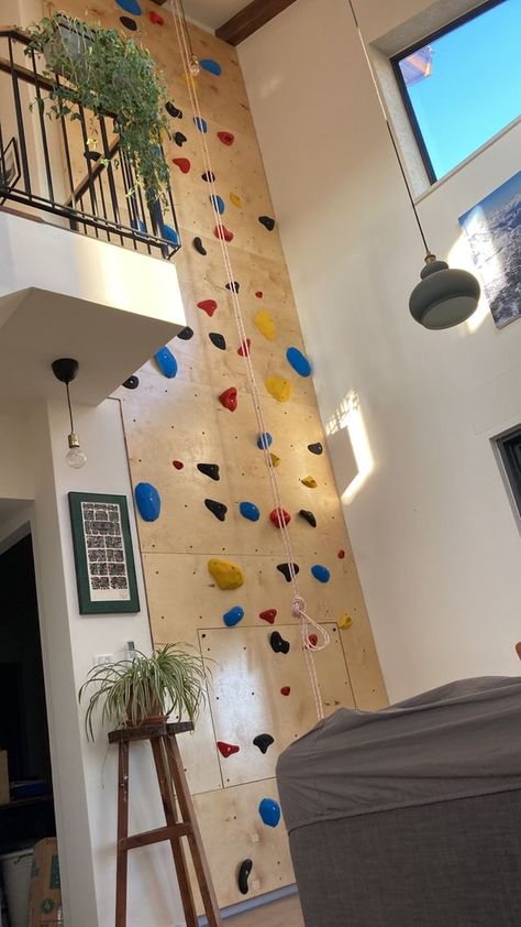 6.5m tall climbing wall in the living room Room Climbing Wall, Boulder Wall, Wall In The Living Room, Home Climbing Wall, Indoor Climbing Wall, Bouldering Wall, Indoor Climbing, Rock Climbing Wall, Climbing Wall