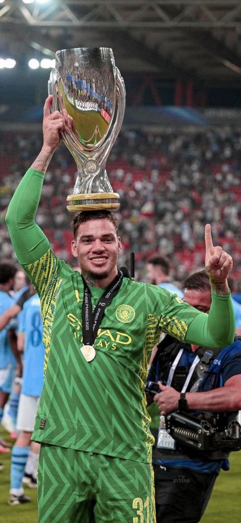 Ederson Manchester City, Manchester City Players, Man City Team, Real Madrid Champions League, Manchester City Wallpaper, Champions Of The World, Dodge Viper, Soccer Pictures, Man City