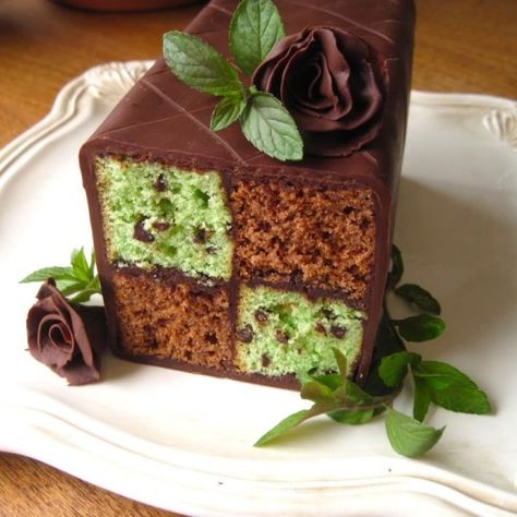 10 Strange Cake Flavours That Actually Taste Amazing Soft Chocolate Fudge, Whiskey Cake Recipe, Basic Buttercream Recipe, Battenberg Cake, Cake Challenge, Lime Cake, Tart Dessert, Mint Chocolate Chip, Sponge Cake Recipes