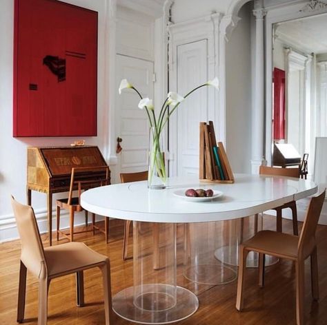 Pure beauty. (Design by #RafaeldeCárdenas, via @wsj) #ALTforLiving Brooklyn Brownstone, Brooklyn Apartment, Red Home Decor, Design Apartment, Design Living Room, Apartment Interior, Dining Room Design, Interior Inspo, Victorian Homes