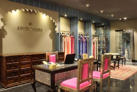 Indian Boutique Interior, Boutique Interior Design Indian, Botique Interiors, Clothing Boutique Interior, Interior Design Indian, Retail Store Interior Design, Clothing Store Interior, Store Design Boutique, Retail Store Interior