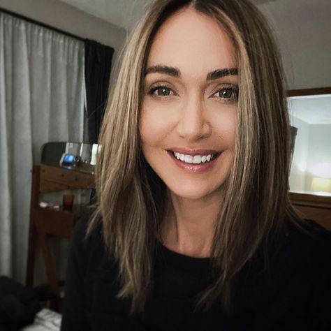 Jessica Chobot, Straightened Hair, Glam Style, Halsey, Hair Hairstyles, Makeup Inspiration, Minimalist Fashion, Beauty Hacks, Personal Style