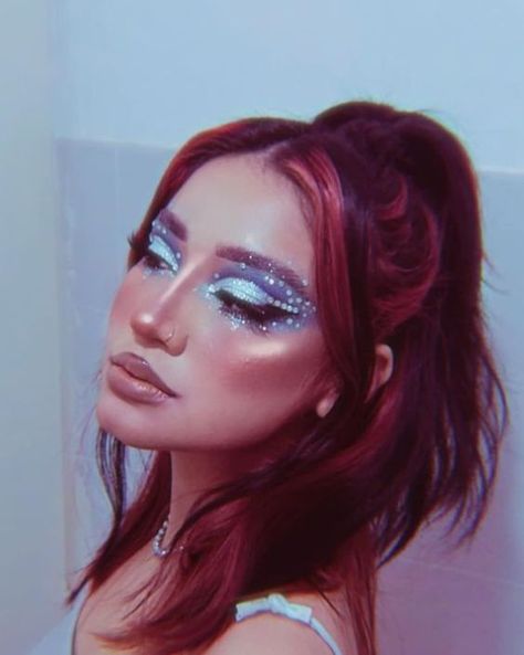 Top 15 Stunning Euphoria Makeup Looks That Redefine Glamour Soft Drag Makeup, 15 Makeup Looks, Euphoria Makeup Looks, Euphoria Inspired Makeup, Makeup Euphoria, Scarecrow Makeup, 15 Makeup, Euphoria Makeup, Rave Makeup