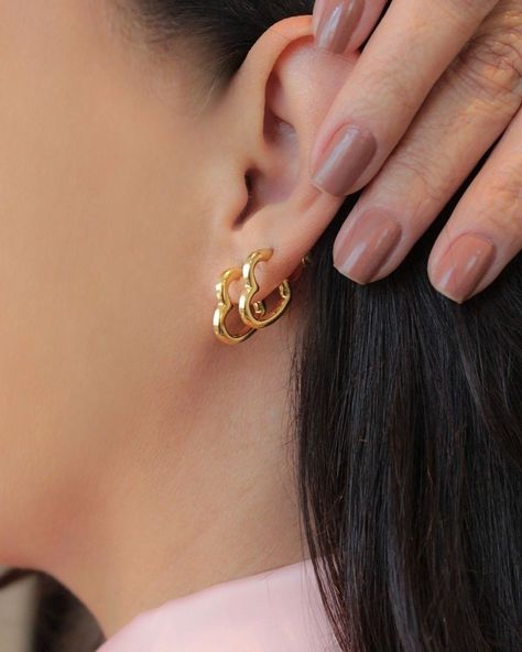 Jewels Diy, Heart Hoop Earrings, Gold Rings Fashion, Silver Jewelry Design, Girly Accessories, Classy Jewelry, Trendy Earrings, Girly Jewelry, Fashion Jewelry Earrings