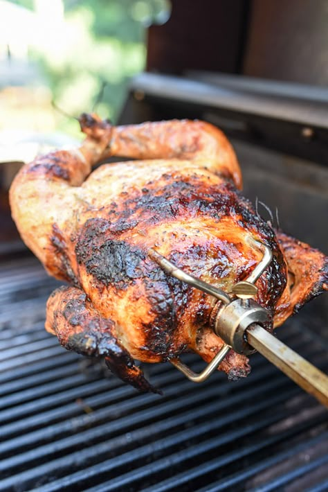 Rotisserie Chicken On Grill, Chicken On Grill, Citron Recept, Rotisserie Recipes, Rotisserie Turkey, Rotisserie Chicken Recipe, Lemon Basil Chicken, Bbq Rotisserie, Grilling Recipes Sides