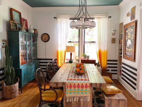 Old Victorian House, Dark Ceiling, Blue Ceilings, Eclectic Interior Design, Colored Ceiling, Trendy Living Rooms, Living Room Green, Blue Living Room, Eclectic Interior