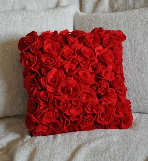 red rose pillow, poss. make from machine-washable fabric? Diy Rose Pillow, Red Beds, Diy Rose, Rose Pillow, Pillow Crafts, Red Bedding, Pretty Pillow, Red Rooms, Saint Valentine