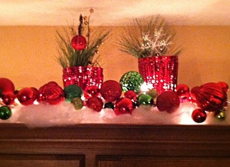 Christmas decor above cabinets Easy Christmas Decorations, Indoor Christmas, Indoor Christmas Decorations, Deco Floral, Christmas Kitchen, Christmas Garland, Holiday Diy, Christmas Deco, Simple Christmas