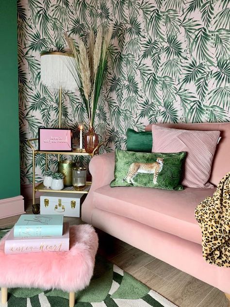 Rosa Sofa, Pink Living Room, Salon Interior Design, Green Rooms, Wallpaper Living Room, Green Wall, Aesthetic Room Decor, My New Room, Room Decor Bedroom