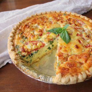 Caprese Quiche, Filet Mignon Chorizo, Breakfast Quiche Recipes, Quiche Recipes Easy, Breakfast Quiche, Pie Crusts, Quiche Recipes, Tomato Basil, Tomato Recipes