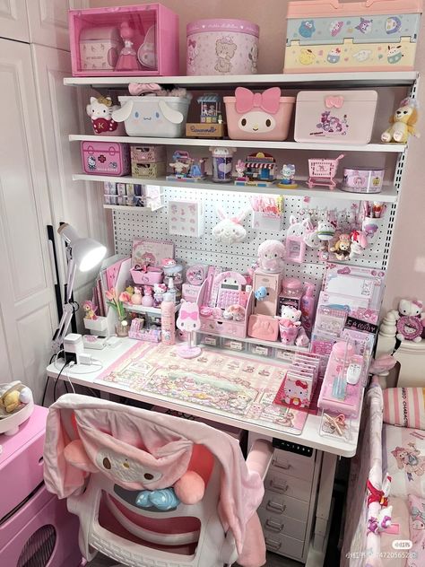 Desk Kawaii, Kawaii Desk, Pink Dorm, Study Desk Decor, Pink Desk, Desk Inspiration, Kawaii Sanrio, 1 Aesthetic, Pinterest Room Decor