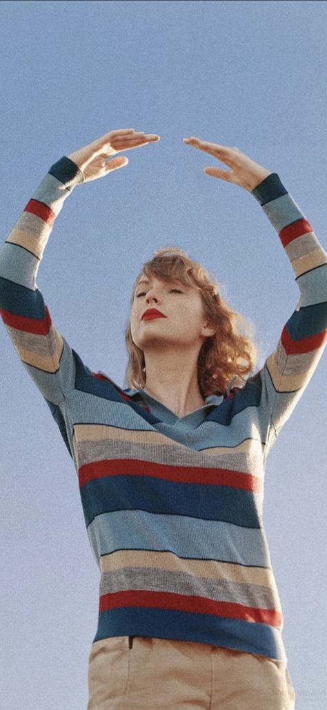 Taylor Swift Photoshoot, Multicolor Sweater, Estilo Taylor Swift, Swift Photo, Taylor Swift 1989, Red Taylor, Taylor Swift Album, Taylor Swift Wallpaper, Taylor Swift (lyrics)