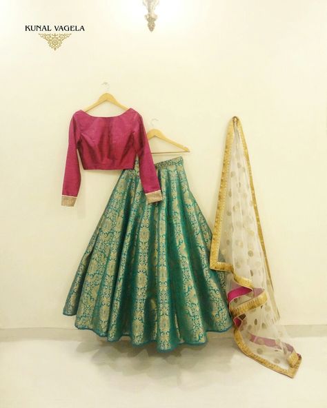 Banarasi Brocade lehenga by Kunal Vagela #royal#banarasi#brocade#benarasi#Lehnga#lehenga#india#indiandesigner#fashion#indianfashion#kunalvagela Kunal Vagela Lehenga, Broket Lehnga Design, Brocade Lehenga Designs, Brocade Lehenga Banarasi, Benarasi Lehengas, Brocade Dupatta, Pleated Lehenga, Lehenga With Dupatta, Brocade Lehenga