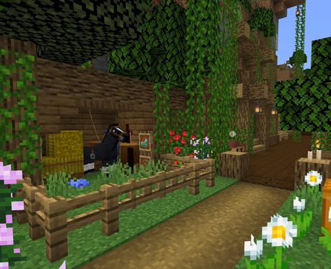 Minecraft Donkey Stable, Minecraft Horse Ranch, Small Horse Stable, Minecraft Horse Stables, Cozy Minecraft, Small Stable, Minecraft House Decor, Minecraft Horse, Cottage Minecraft