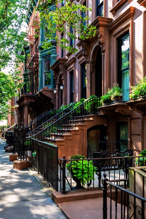 New York City Bucket List: Top Must-See Attractions & Experiences - Small Towns Big City Mid Town New York, New York Neighborhood Aesthetic, Chelsea New York City, Brownstones Nyc, Stone Street Nyc, City Bucket List, New Rochelle New York, New York Rooftop, New York Bucket List