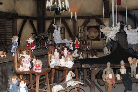 haunted, doll room, scary, uncanny, liminal, puppet, I love dolls so this is cool not scary but, pic by me Scary Doll House, Evermore Park, Haunted Doll, Doll Room, Scary Dolls, Haunted Dolls, Halloween 2, Haunted House, Childrens Room