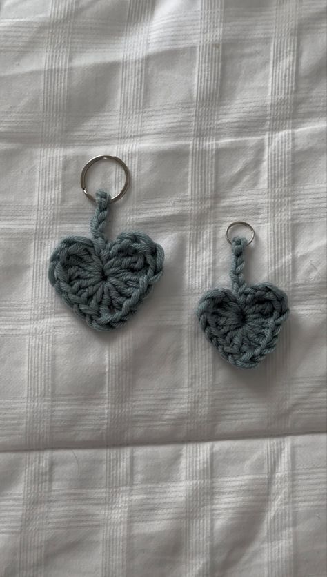 Crochet Airtag Keychain, Heart Crochet Keychain, Keychain Photoshoot, Granny Aesthetic, Crochet Heart Keychain, Crochet Men, Irish Crochet Patterns, Love Keychain, Heart Crochet