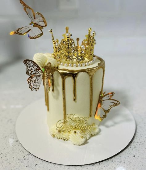 Cakes For 35th Birthday Woman, Holiday Cakes Christmas, Birthday Cake For Women Elegant, Queens Birthday Cake, Golden Birthday Parties, 14th Birthday Cakes, 25th Birthday Cakes, Birthday Cake Decorating Ideas, Custom Birthday Cakes