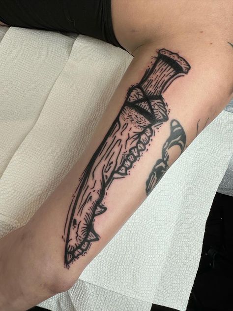 Supernatural Knife Tattoo, Supernatural Inspired Tattoos, Supernatural Tattoo Ideas, Spn Tattoo, Supernatural Tattoos, Dean Tattoo, Ryan Tattoo, Dean Supernatural, Tattoos 2024