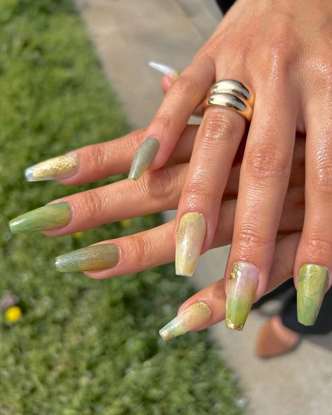 LApiegirl nails💅🏼 (@la.piegirl) • Instagram photos and videos Ombre Chrome Nails, Spring Design, Free Style, Gold Sparkle, Chrome Nails, Nail Accessories, 3d Nails, Green Nails, Ombre Nails