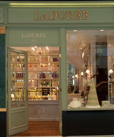 Cake Shop Design, Jewelry Shop Display, Bakery Interior, Laduree Paris, Chocolate Stores, Fancy Shop, Shop Facade, Design Café, Pharmacy Design