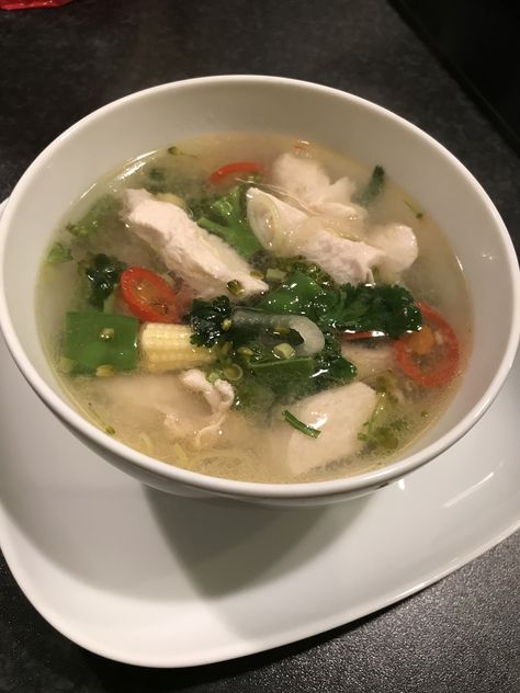 Chicken Soup Aesthetic, Soup Ayam, Clear Chicken Soup, Food Aestethic, Soup Aesthetic, Chicken Porridge, Thai Chicken Soup, Sup Ayam, Clear Soup