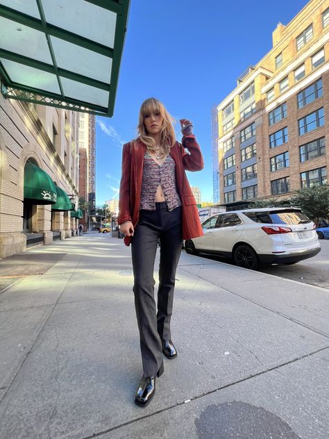 70s Aesthetic Fashion, Edgy Girls, Paper Rings, Suki Waterhouse, Celebrity Street Style, Comfy Fashion, Fashion Lookbook, 70s Fashion, Fall Winter Outfits