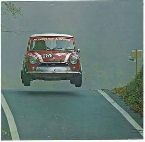 Mini Cooper 2017, Hover Car, Mini Morris, I Believe I Can Fly, Mini Cooper Classic, Bmw Classic Cars, British Motors, Course Automobile, Gilles Villeneuve