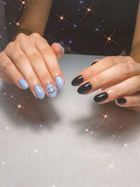 Baby blue and black nais. Nails with a smiley Black And Baby Blue Nails, Black And Light Blue Nails, Baby Blue And Black Nails, Light Blue And Black Nails, Blue And Black Nails, Different Nails, Sky Blue Nails, Light Blue Nails, Baby Blue Nails