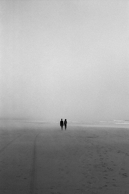 Walking On The Beach, Foto Tips, Minimalist Photography, Foto Vintage, Charles Bukowski, The Fog, Foto Inspiration, Pics Art, Two People