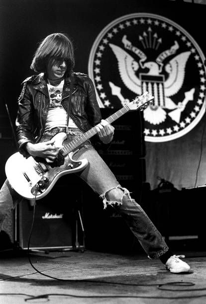 Ramones 1979 Pictures and Photos - Getty Images Johnny Ramone Guitar, Johnny Ramone, Joey Ramone, Arte Punk, Iggy Pop, Punk Rocker, Punk Music, The Clash, Ramones