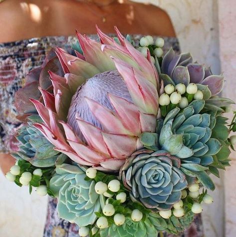 Protea Decor Ideas, Protea Table Arrangements, Protea Flower Table Arrangements, Protea Flower Arrangements, Protea And Succulent Centerpiece, Protea Wedding Table Decor, Protea Centre Pieces, Fynbos Flowers, Protea And Roses Bouquet Wedding