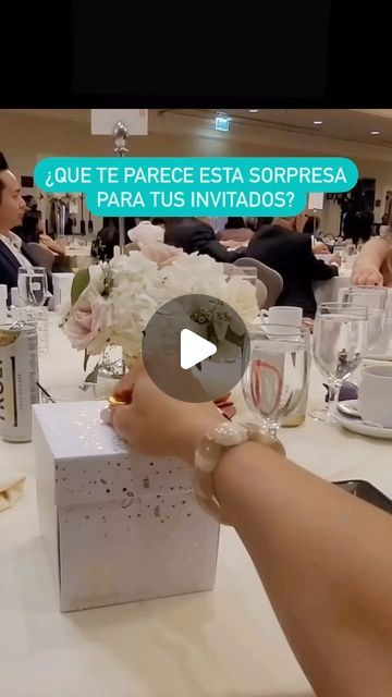 Gaby | Party Planner on Line 🌎 on Instagram: "Detalles en tus mesas 😎  Que te parece esta forma de para sorprender!  Me encanta que los invitados encuentren regalos en sus lugares en distintos momentos de la fiesta.  Guárdalo en tu carpeta de inspiración y Contame qué detalles personalizados estás sumando a tus mesas." Party Planner, May 1, Event Planner, On Instagram, Instagram