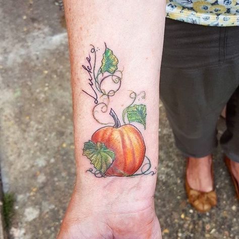 Halloween Henna, Pumpkin Tattoos, Holiday Tattoos, Fall Leaves Tattoo, Grandma Tattoo, Winter Tattoo, Pie Art, Vine Tattoo, Pumpkin Tattoo