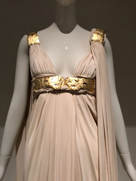 Greek goddess vibes aesthetic Godess Astethic, Goddess Vibes Aesthetic, Hera Costume, Greek Textiles, Greek Goddess Aesthetic, Mythology Design, Daenerys And Jon, Goddess Vibes, Goddess Aesthetic