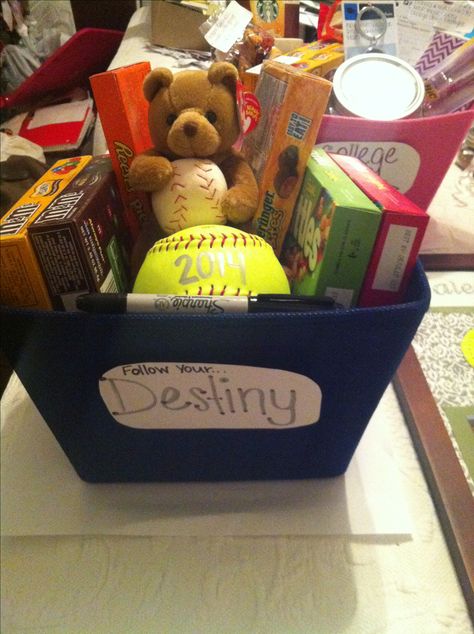 Softball senior night gift! Candy and a ball for the team to sign! Softball Basket, Senior Night Softball, Tennis Senior Night, Softball Senior Night, Senior Night Gift Ideas, Softball Banquet, Softball Team Gifts, Volleyball Senior Night, Senior Posters