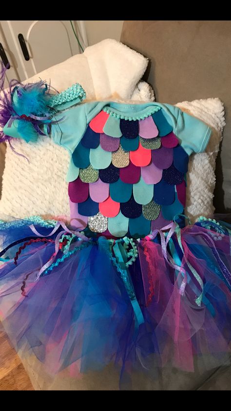 Tutu Costumes Diy, Fish Halloween Costume, Fish Costume Kids, Rainbow Fish Costume, Halloween Kostüm Baby, Rainbow Costume, Kids Witch Costume, Diy Jelly, Halloween Rainbow