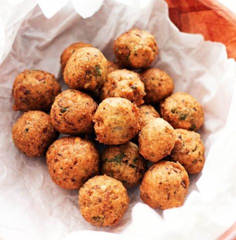 Serve these fritters with an array of sauces for a untraditional appetizer at your next party. Pea Fritters, Black Eyed Pea, Fritter Recipes, Vegan Appetizers, Black Eyed, Easy Vegetarian, Black Eyed Peas, Special Recipes, Vegan Dishes