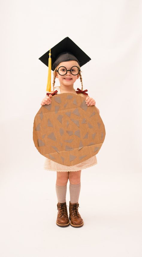 Smart Cookie Costume www.littlejohnsandco.com Smart Cookie Costume, Cookie Costume Diy, Cookie Costume, One Smart Cookie, Costumes Diy, Smart Cookie, 31 Days Of Halloween, Costume Diy, Diy Cans