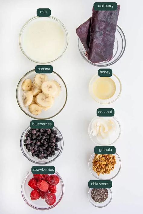 This recipe is everything you need to know about making an Acai Bowl at home! Simple ingredients, even more simple to make, and absolutely delicious! You're definitely missing out if you haven't jumped on the bowl trend! #acai #acaibowl #breakfast Diy Acai Bowl, Acai Bowl Recipe Easy, Homemade Acai Bowl, Acai Recipes, Smoothie Bowls Recipe Easy, Bowl Recipes Easy, Smoothie Bowl Recipe Healthy, Acai Bowls Recipe, Acai Bowls