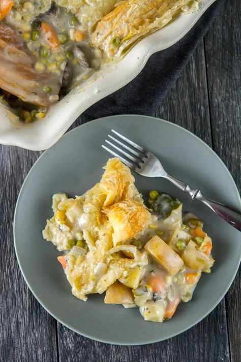 Slow Cooker Veggie Pot Pie Pot Pie Crockpot, Vegetarian Slow Cooker Recipes Easy, Veggie Pot Pie Recipe, Slow Cooker Chicken Pot Pie, Veggie Pot Pie, Vegetarian Slow Cooker Recipes, Vegetarian Chicken, Slow Cooker Vegetarian, Vegetarian Crockpot