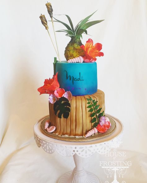 Hawaiian birthday cake with fondant tiki torch candles Hawaiian Birthday Cake, Luau Birthday Cake, Birthday Cake With Fondant, Hawaiian Birthday Cakes, Cake For Men, Hawaii Themed Party, Hawaii Theme, Cake With Fondant, Hawaiian Birthday