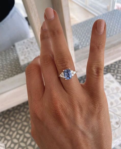 Blue Stone Ring Women, Light Blue Sapphire Ring, Colored Engagement Rings Vintage, Light Blue Engagement Ring, 2024 Engagement Rings, Light Blue Sapphire Engagement Ring, Sapphire Engagement Ring Gold, Diamond And Sapphire Engagement Ring, Gold Girl